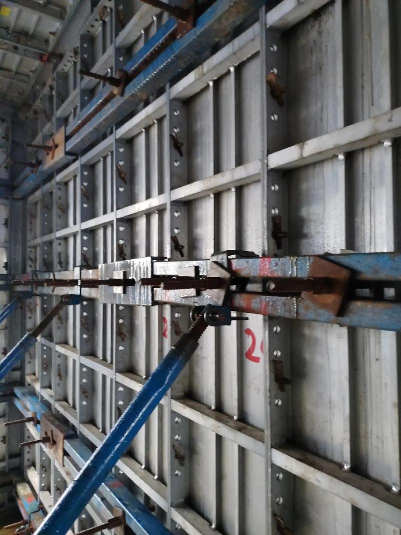 建筑工程中铝模安装技术在室内外装饰中的应用与要点解析